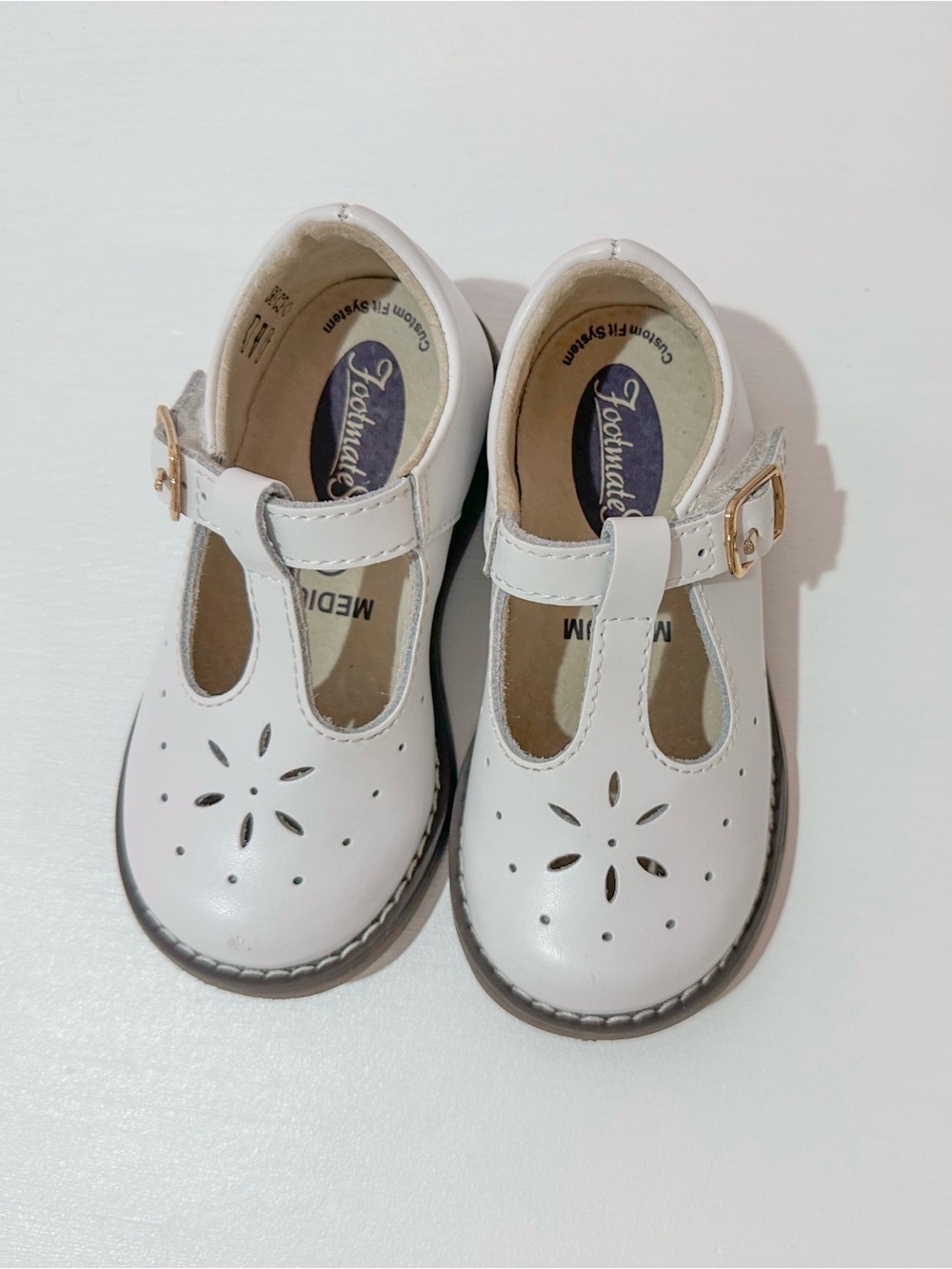 FootMates Harper White Mary Jane Shoes size 5.5